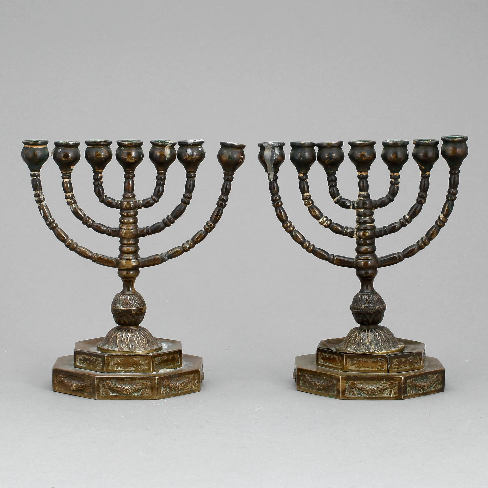 KANDELABRAR, ett par, s.k Menora. 1800/1900-tal.