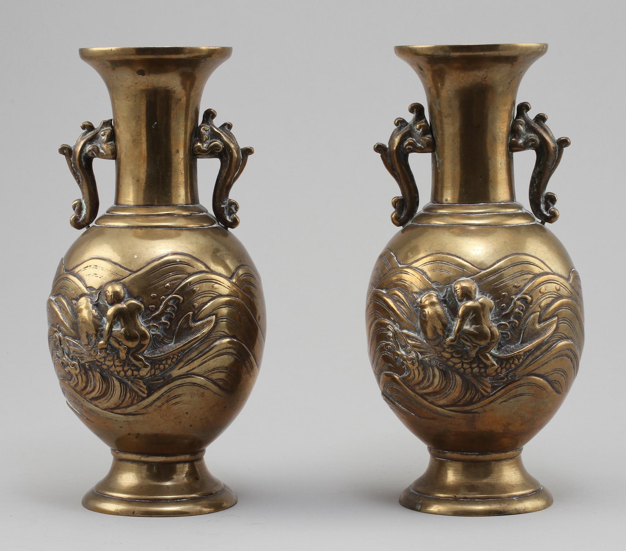 VASER, ett par, orientaliska, 1900-talets första hälft.