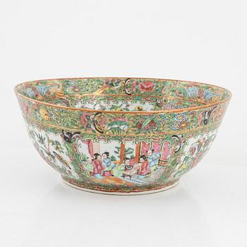 A Canton porcelain punch bowl, Qing dynasty, 19th Century.