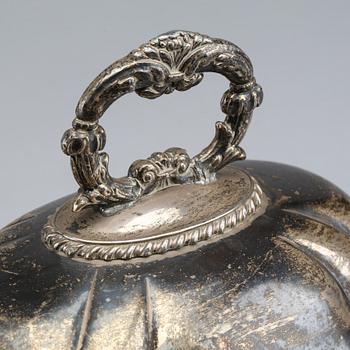 A plate cover, around 1900.