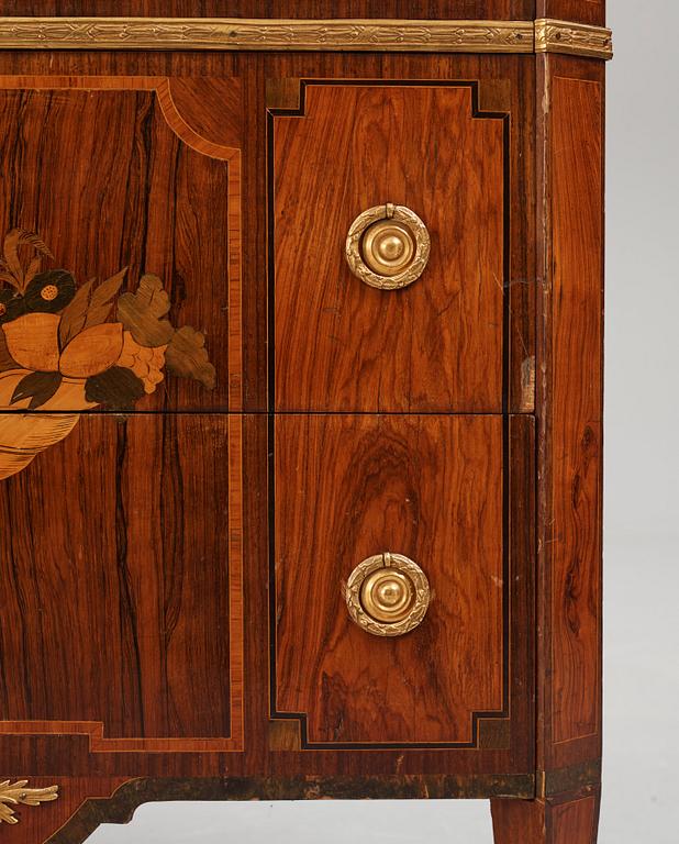 A Gustavian marquetry commode by G. foltiern (master in Stockholm 1771-1804).