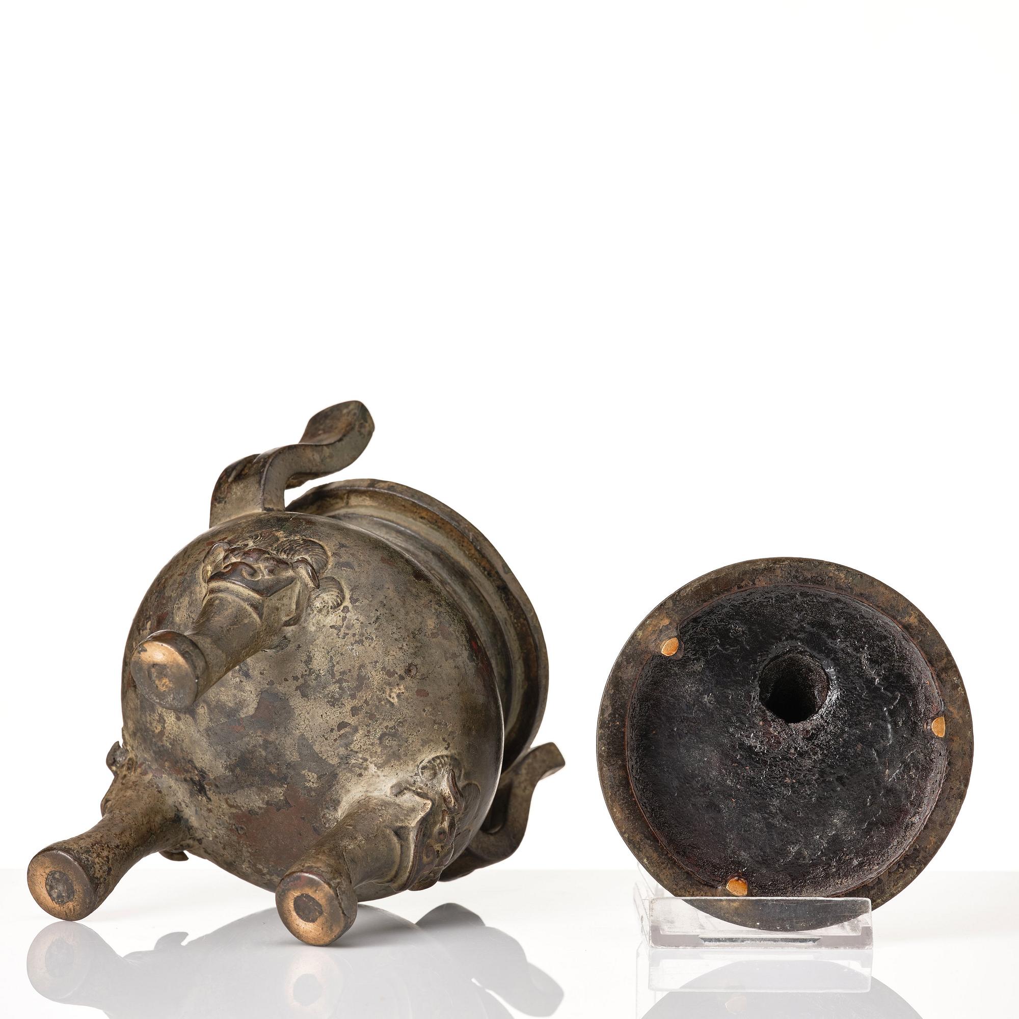 Rökelsekar med lock, brons. Mingdynastin (1368-1644).