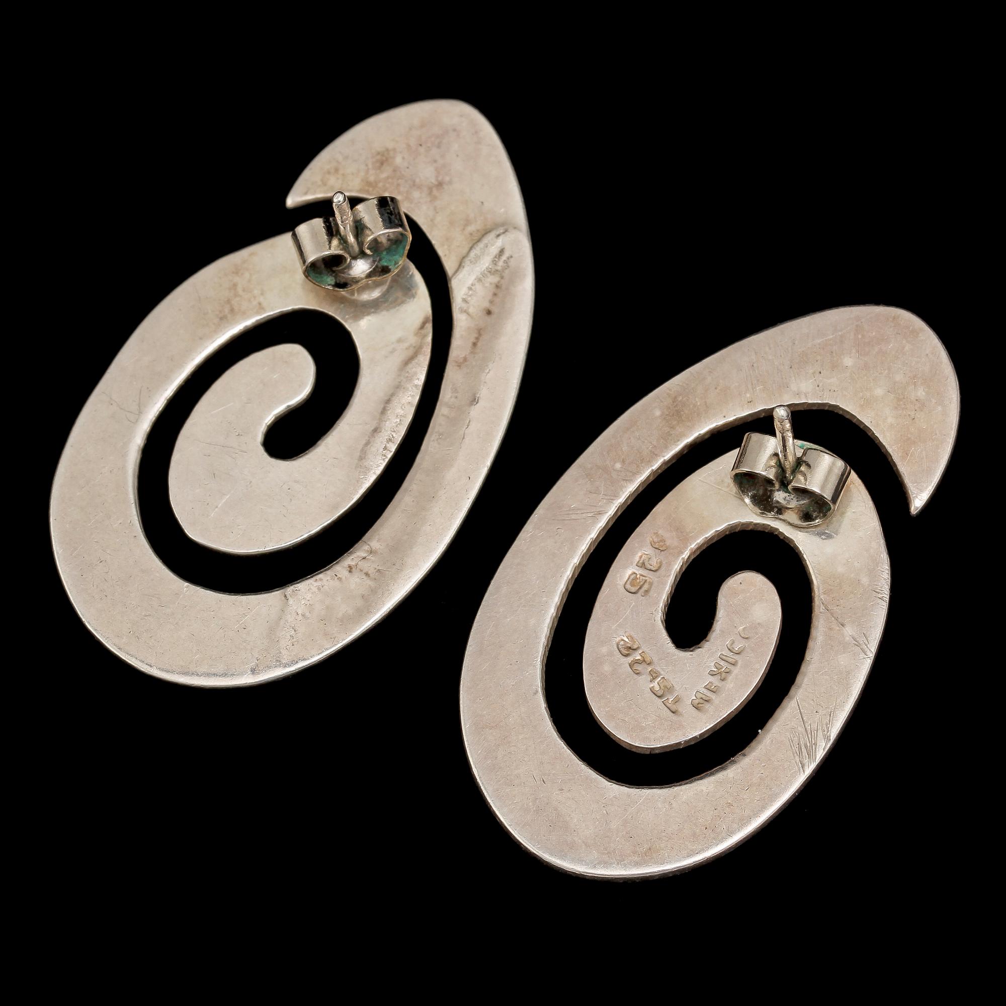 RING, sterlingsilver med flerfärgad sten, Cecilia Johansson, Göteborg samt ÖRHÄNGEN, sterlingsilver, Mexico, 1900-tal.