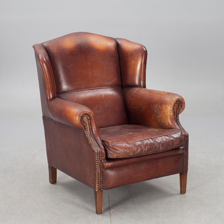 ÖRONLAPPSFÅTÖLJ, 1900-talets andra hälft.