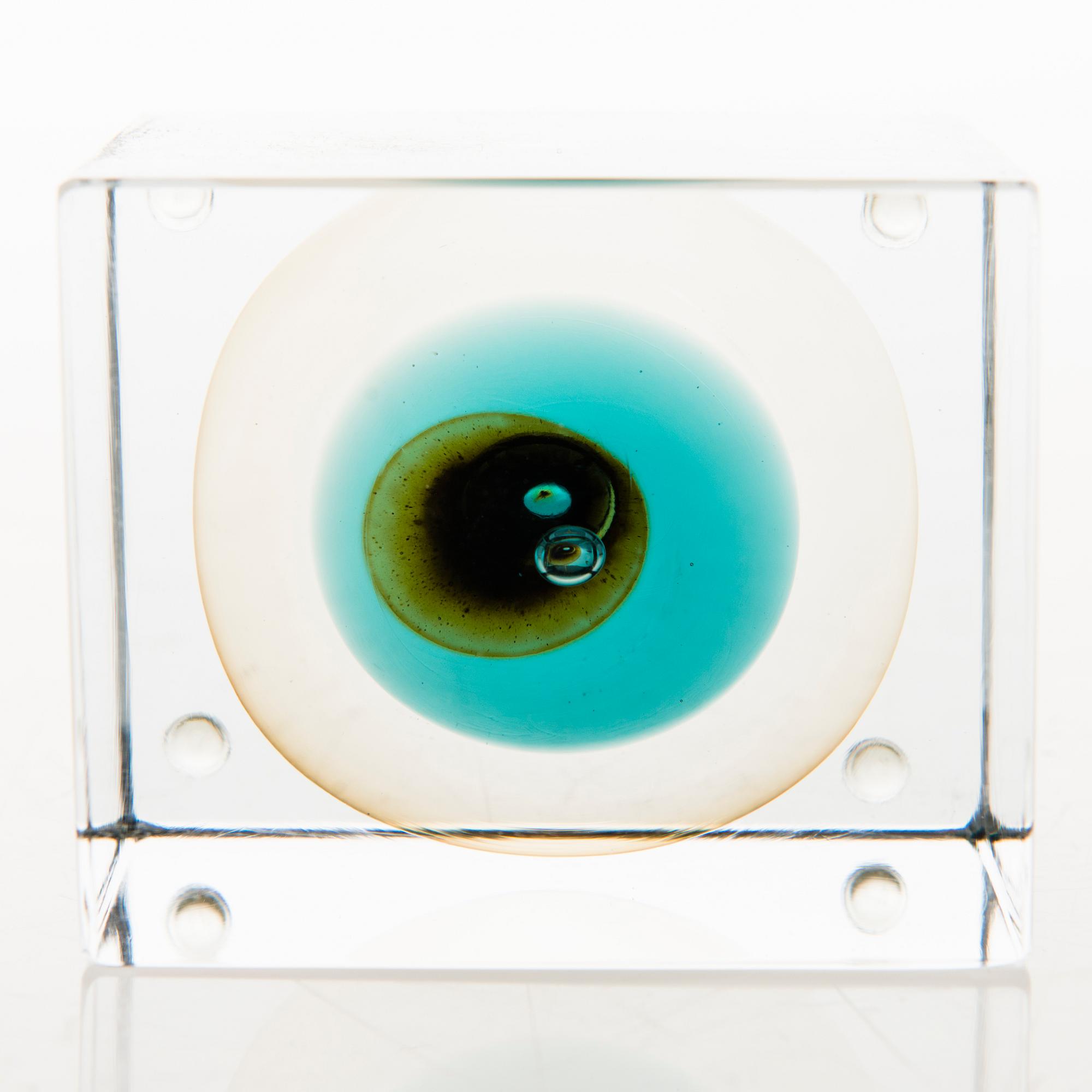 OIVA TOIKKA, An annual glass cube, signed Oiva Toikka Nuutajärvi 1983 and numbered 627/2000.