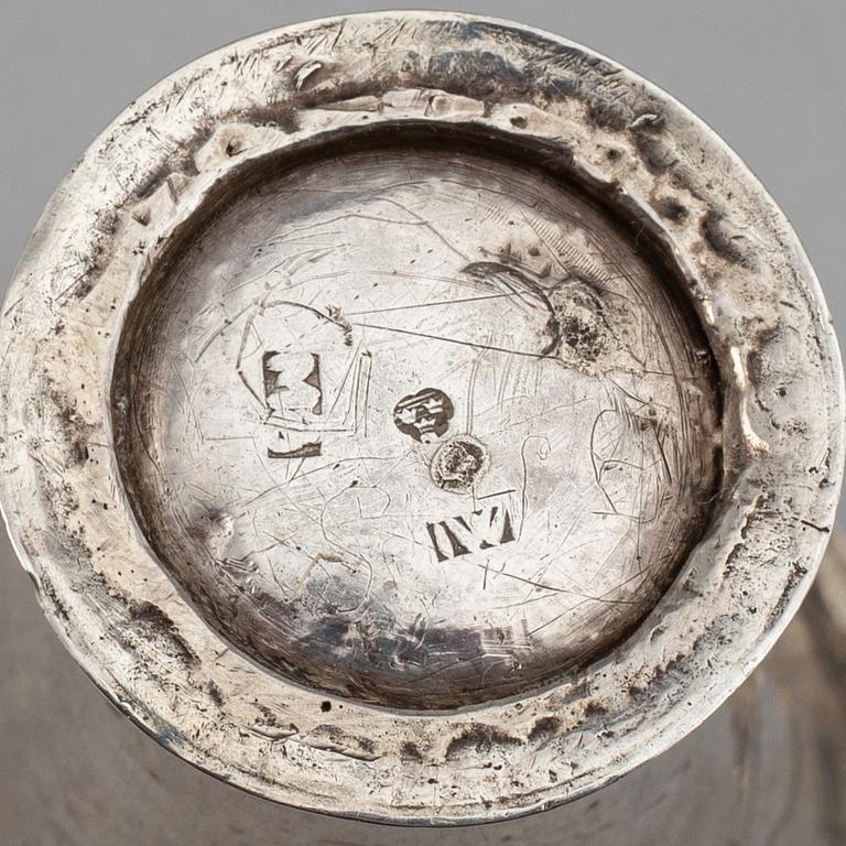 A mixed lot of four Swedish silver beakers, 1797-1818.