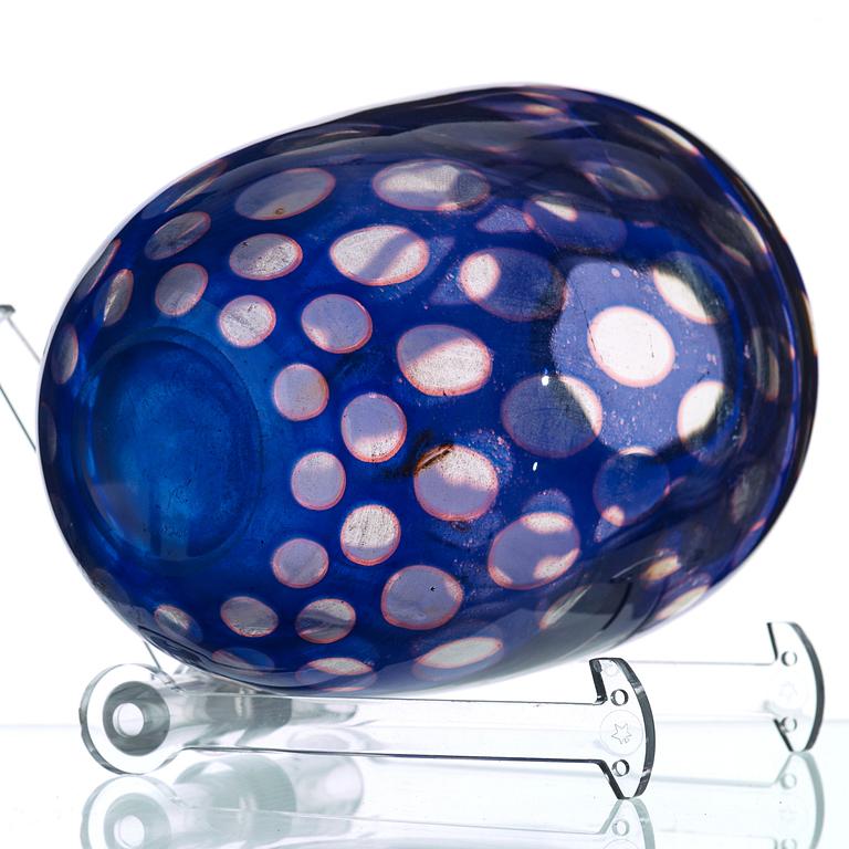 Edward Hald, a 'slipgraal' glass vase, Orrefors, Sweden 1948.