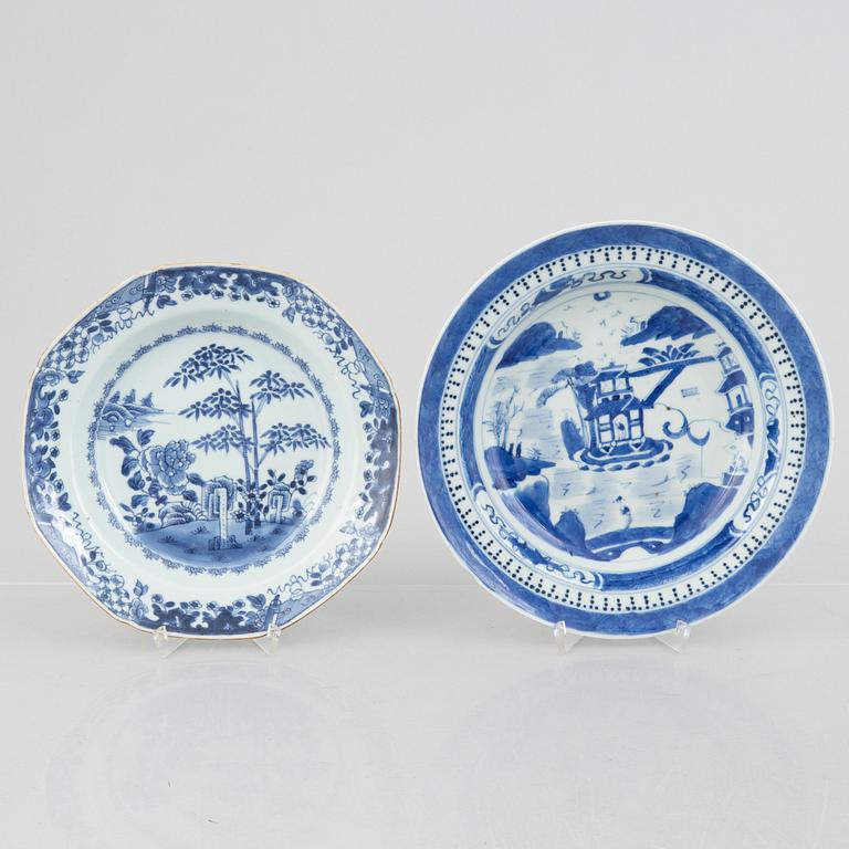 Seven pieces of Chinese porcelain, 18th-20th century.