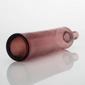 Nanny Still, a glass bottle signed Riihimäen Lasi O.Y Nanny Still.