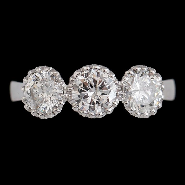 RING, 18 k vitguld, briljantslipade diamanter tot 1.54 ct. Vikt 4,3 g.