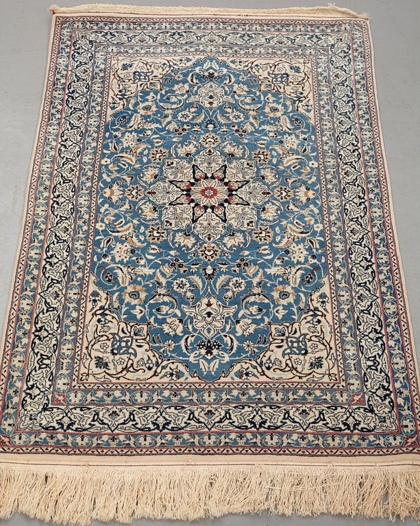 Matta, semiantik Nain, part silk, ca 122,5 x 80 cm (samt kortsidorna med 1,5 cm slätväv).