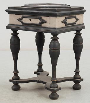 KISTA PÅ BENSTÄLLNING, barockstil, 1800-tal.