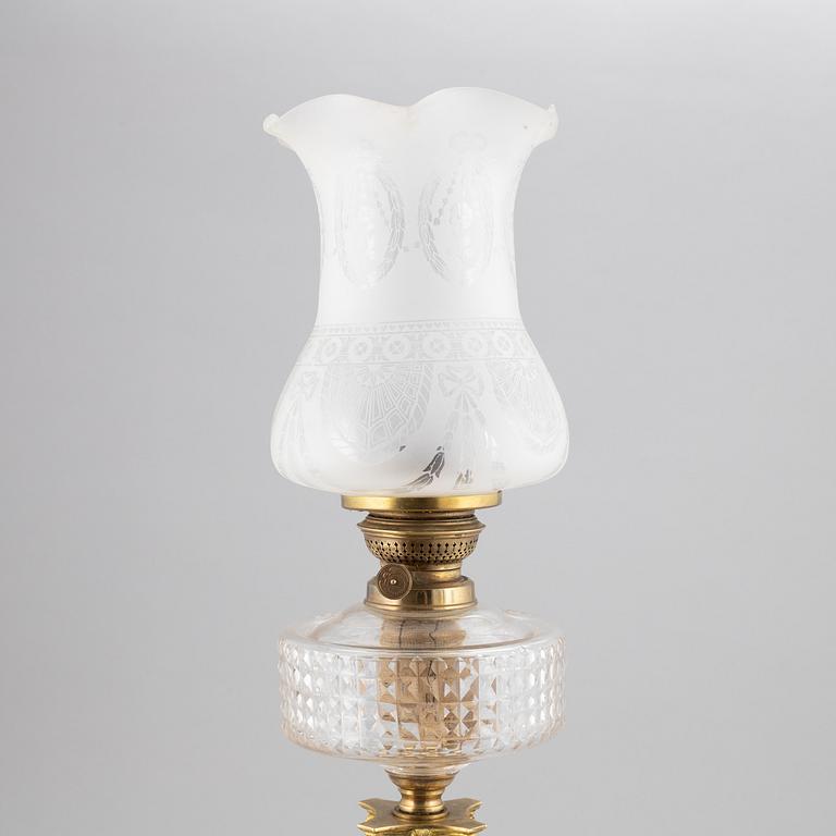 A brass oil lamp, ca 1900.