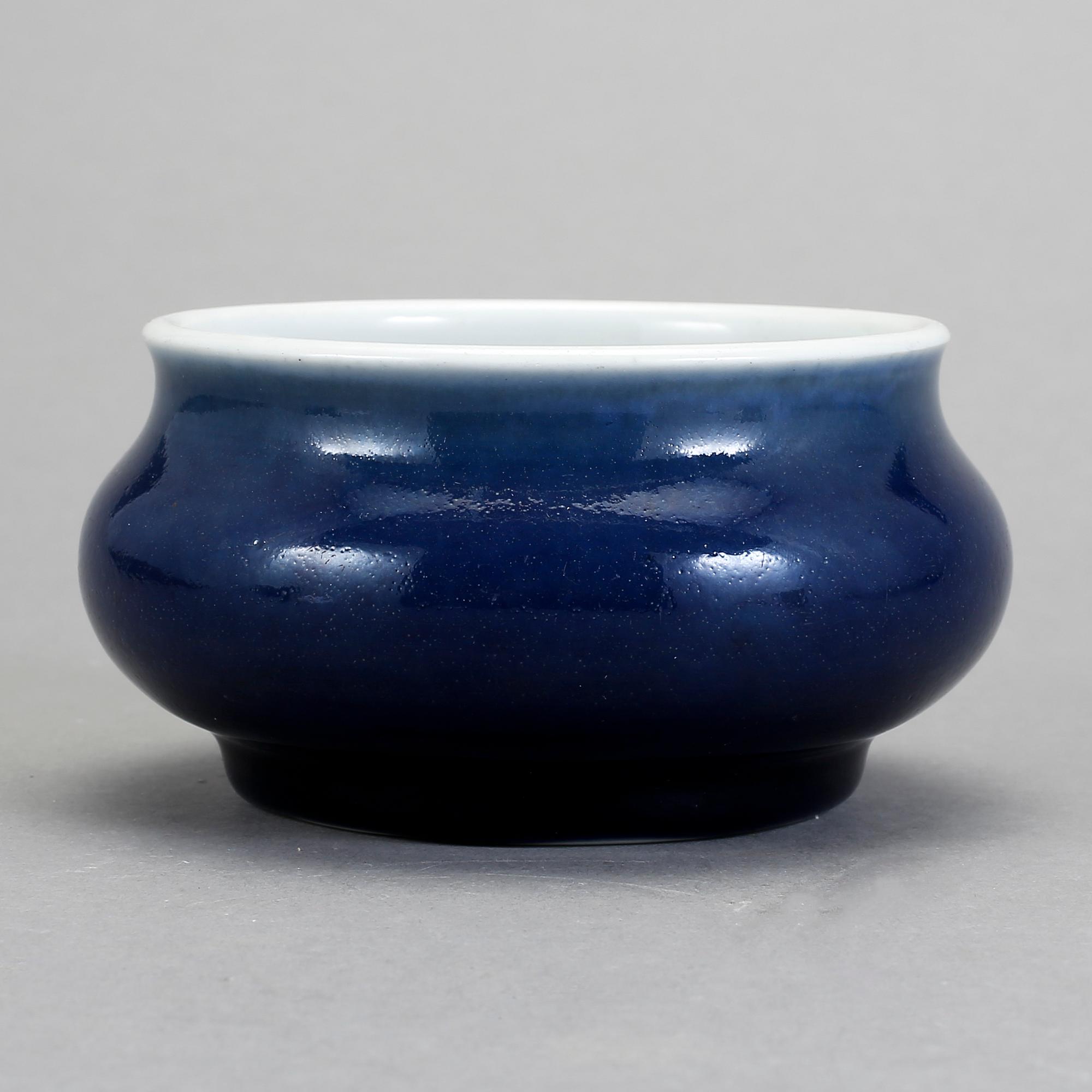 RÖKELSEKAR, porslin, Qingdynastin 1800-tal.