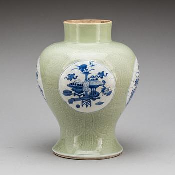 URNA, porslin, Kina, Qianlong (1736-95).