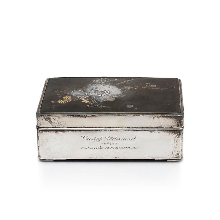 A Japanese silver box, early 20th century.