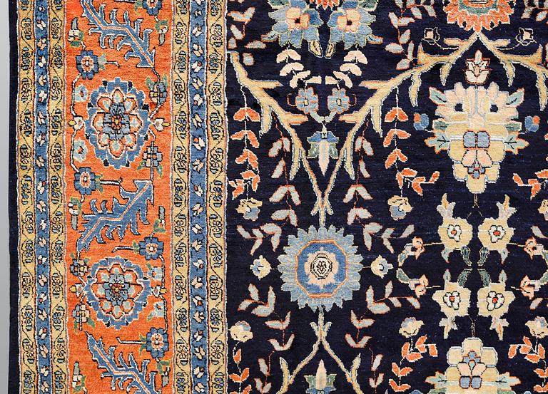 A Heris carpet, approx. 480 x 341 cm.