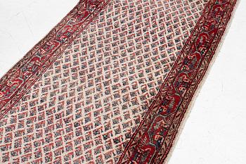 Gallerimatta, orientalisk, ca. 419 x 85 cm.