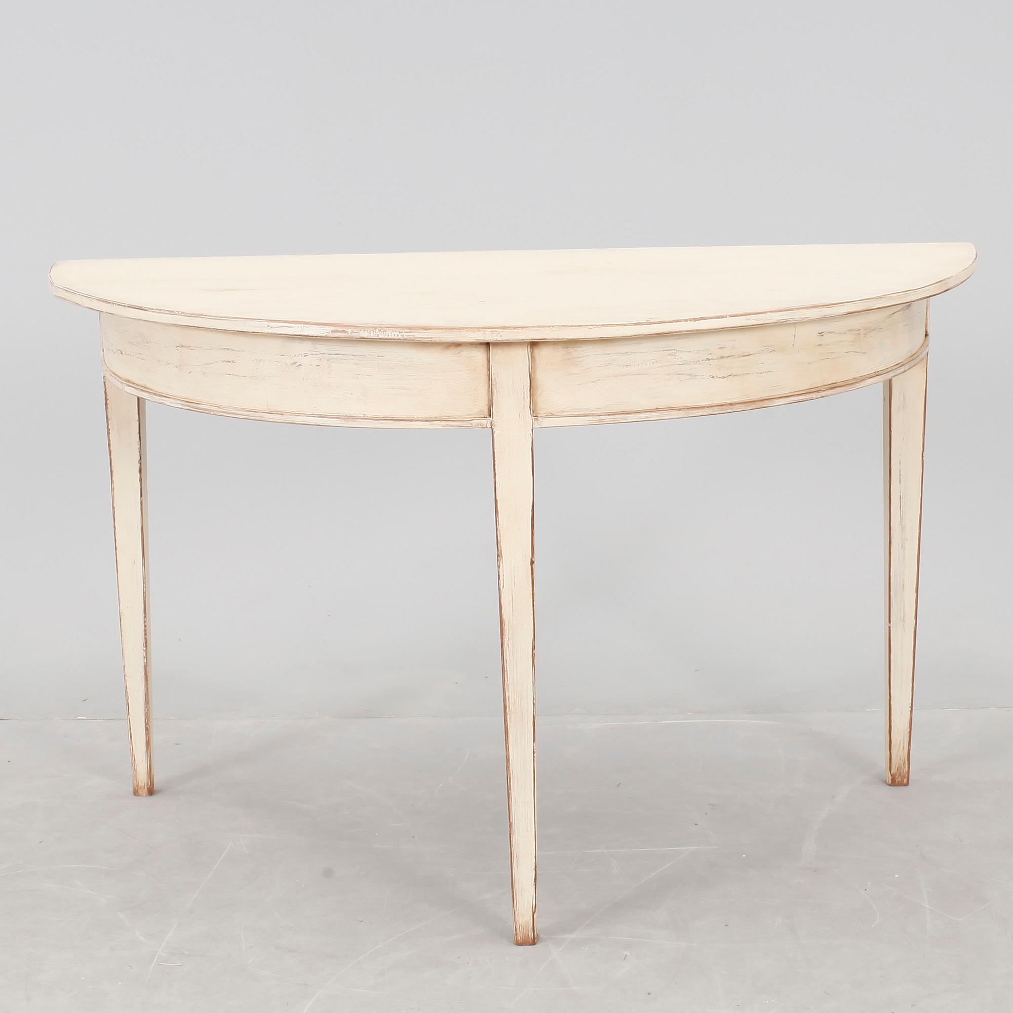 HALVMÅNEBORD, omkring 1900.