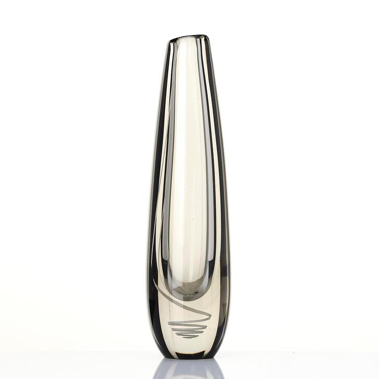 Gunnel Nyman, a "Serpentine" glass vase, Nuutajärvi, Notsjö, Finland 1960.