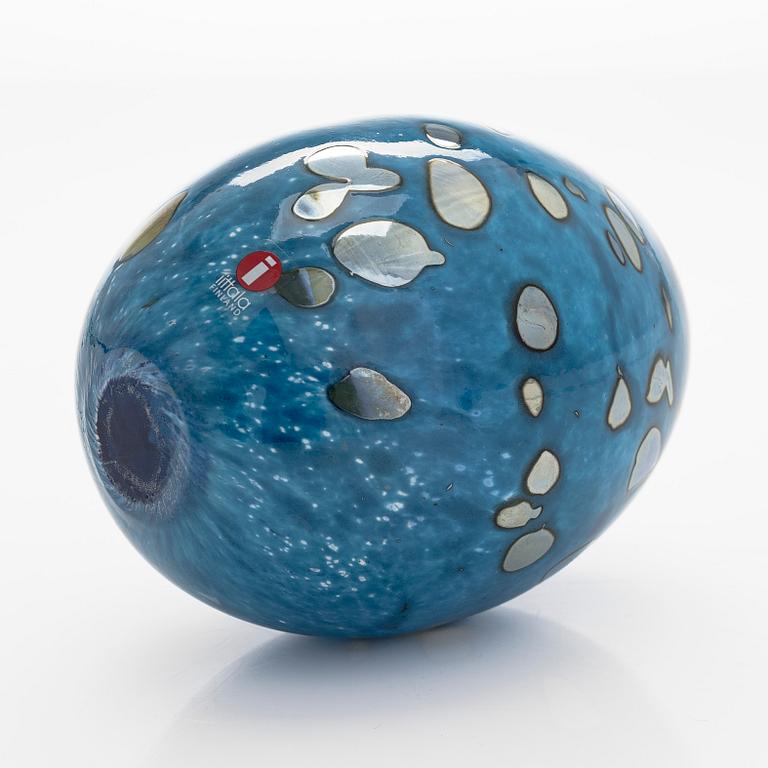 Oiva Toikka, a glass egg, 'Lagoon Kiwi', signed Oiva Toikka Nuutajärvi Notsjö 36/50.