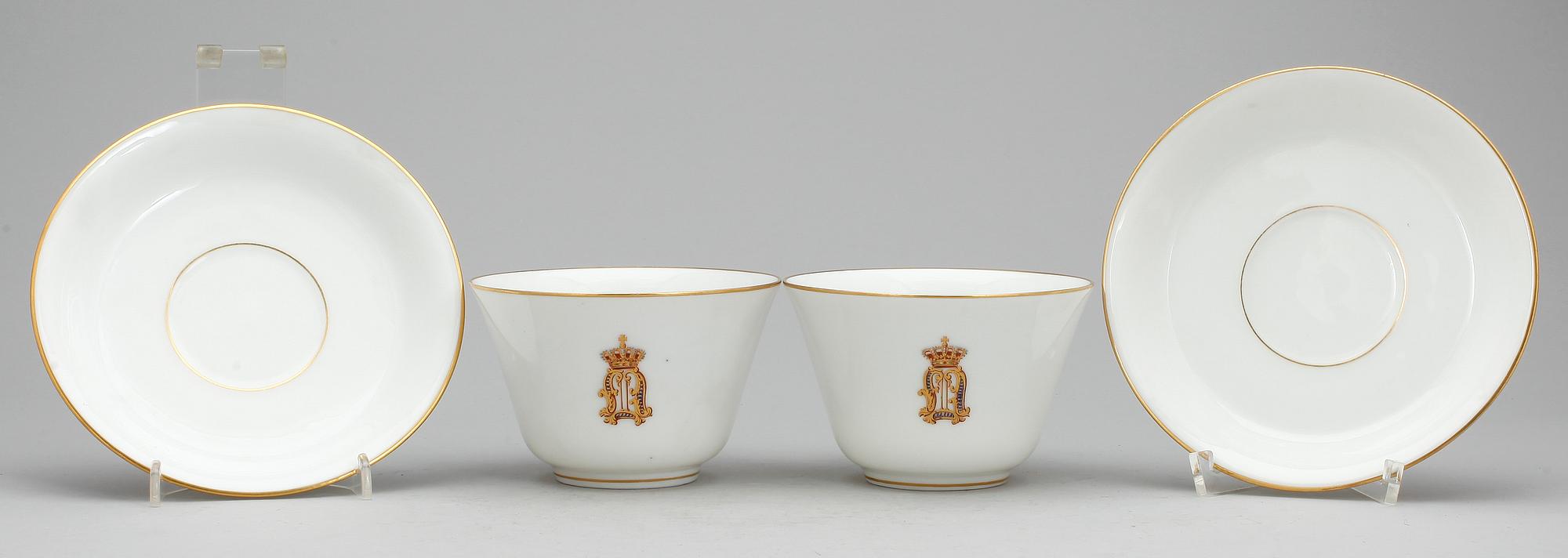 TEKOPPAR, 2 st, porslin, Oskar II's monogram, märkta Toy, Chaussee d'Antin, Paris undertill, sent 1800-tal.
