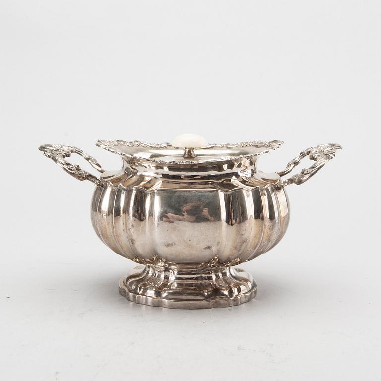 A Russian 3 pcs sivler teaservice assayermakr of N L Dubrovin Moscow 1840, totla weight ca 1450 gr.