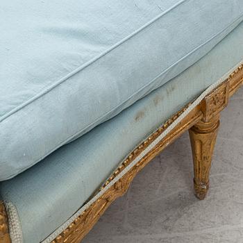 Karmstolar, ett par, samt soffa, Louis XVI-stil, omkring år 1900.