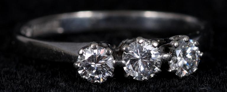 RING, vitguld samt 3 briljanter, Göteborg, 1974.
