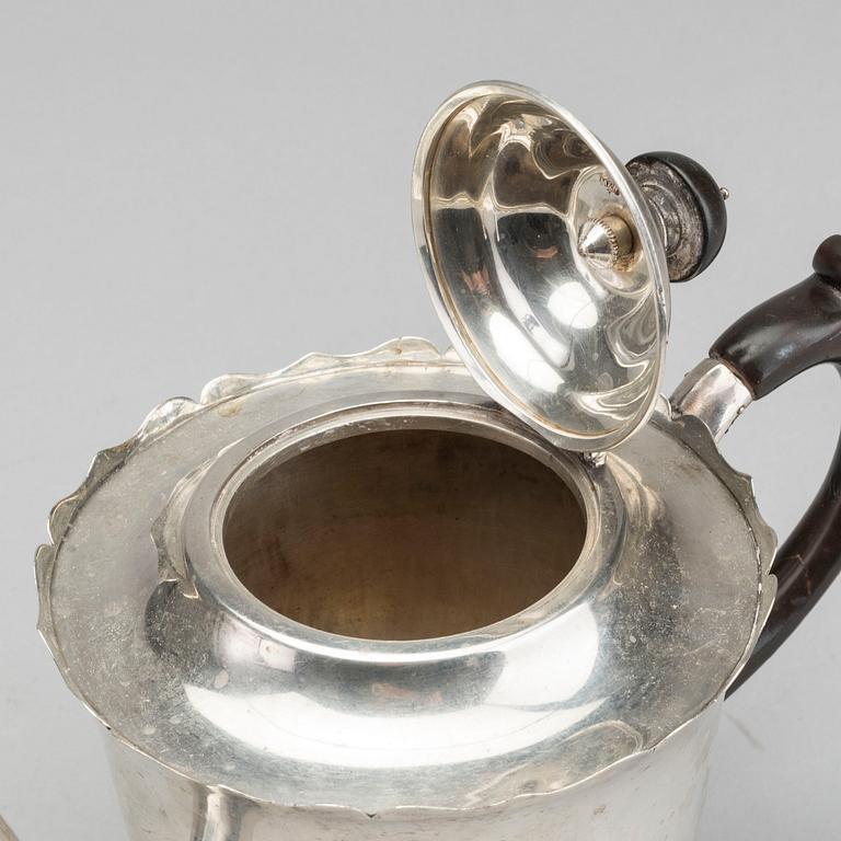 COFFEEPOT, silver, Mappin & Webb, England, 1900.