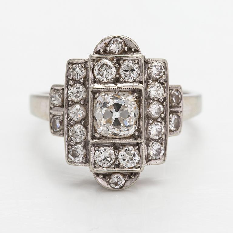 An 18K white gold ring with diamonds ca. 1.00 ct in total. G Dahlgren & co, Malmoe 1947.