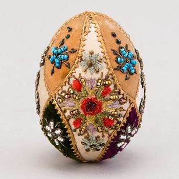 DECORATIVE EGG, fabric, Russia, circa 1900.