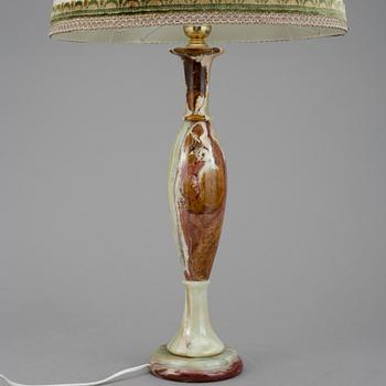 BORDSLAMPA, onyx, enligt uppgift Italien, 1900-tal.
