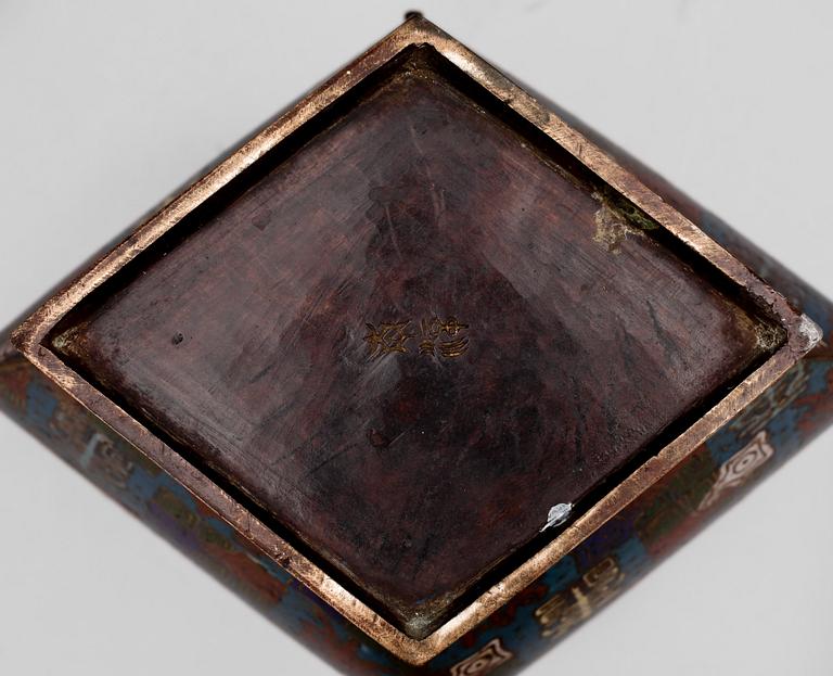 VAS, cloissone o brons, Kina, 1900-tal.