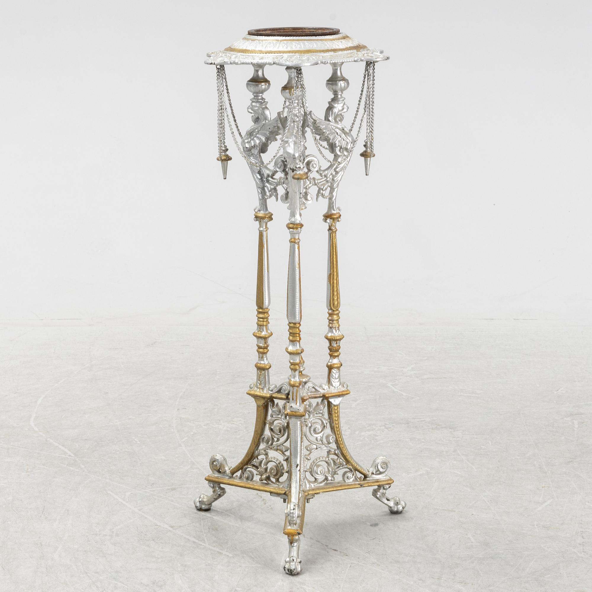 Piedestal, omkring år 1900.