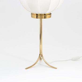 Josef Frank, bordslampa, mässing, modell 2349, "Kinabollen", Firma Svenskt Tenn.