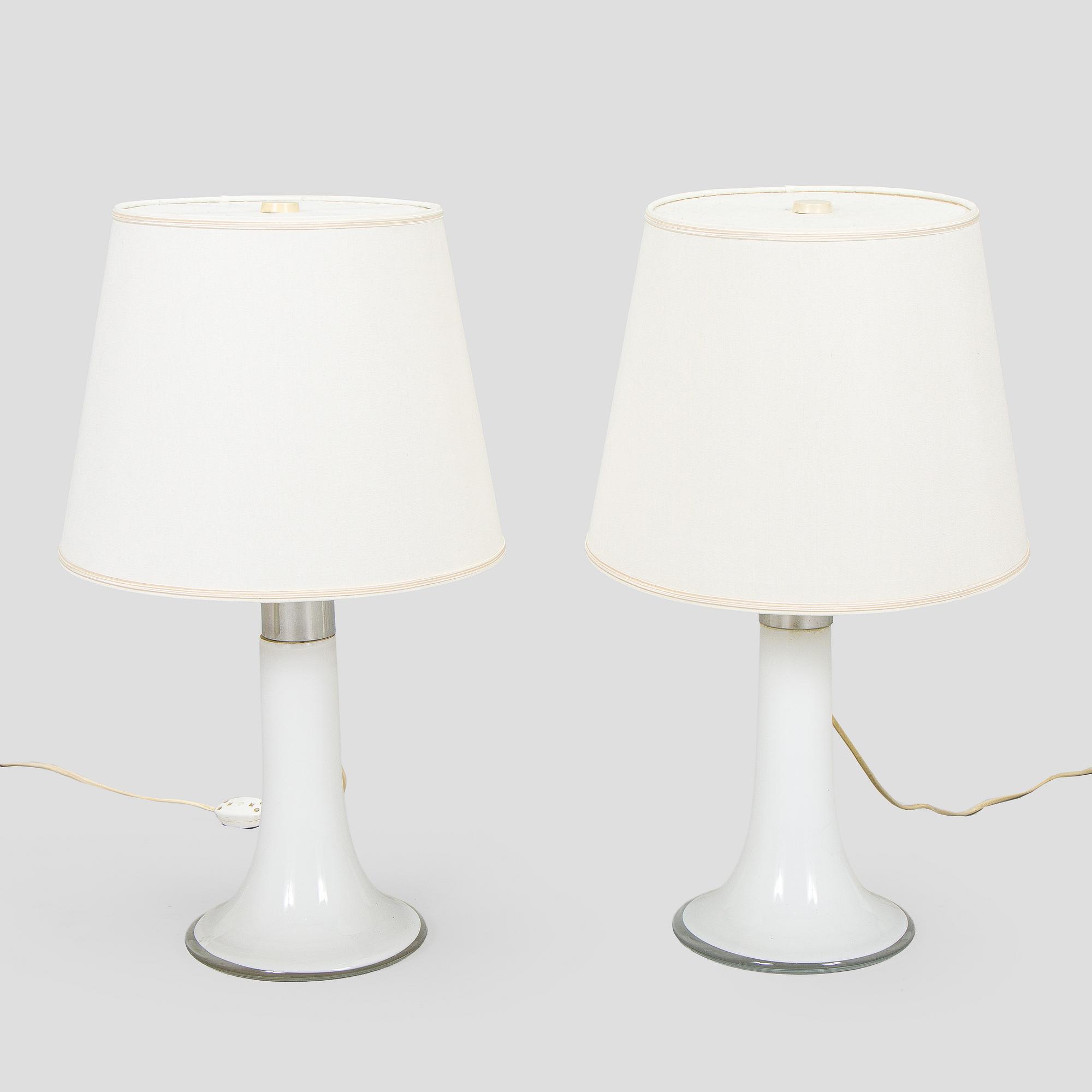 Lisa Johansson-Pape, pöytävalaisimia, 2 kpl, malli 46-017, Stockmann Orno, 1960-luku.