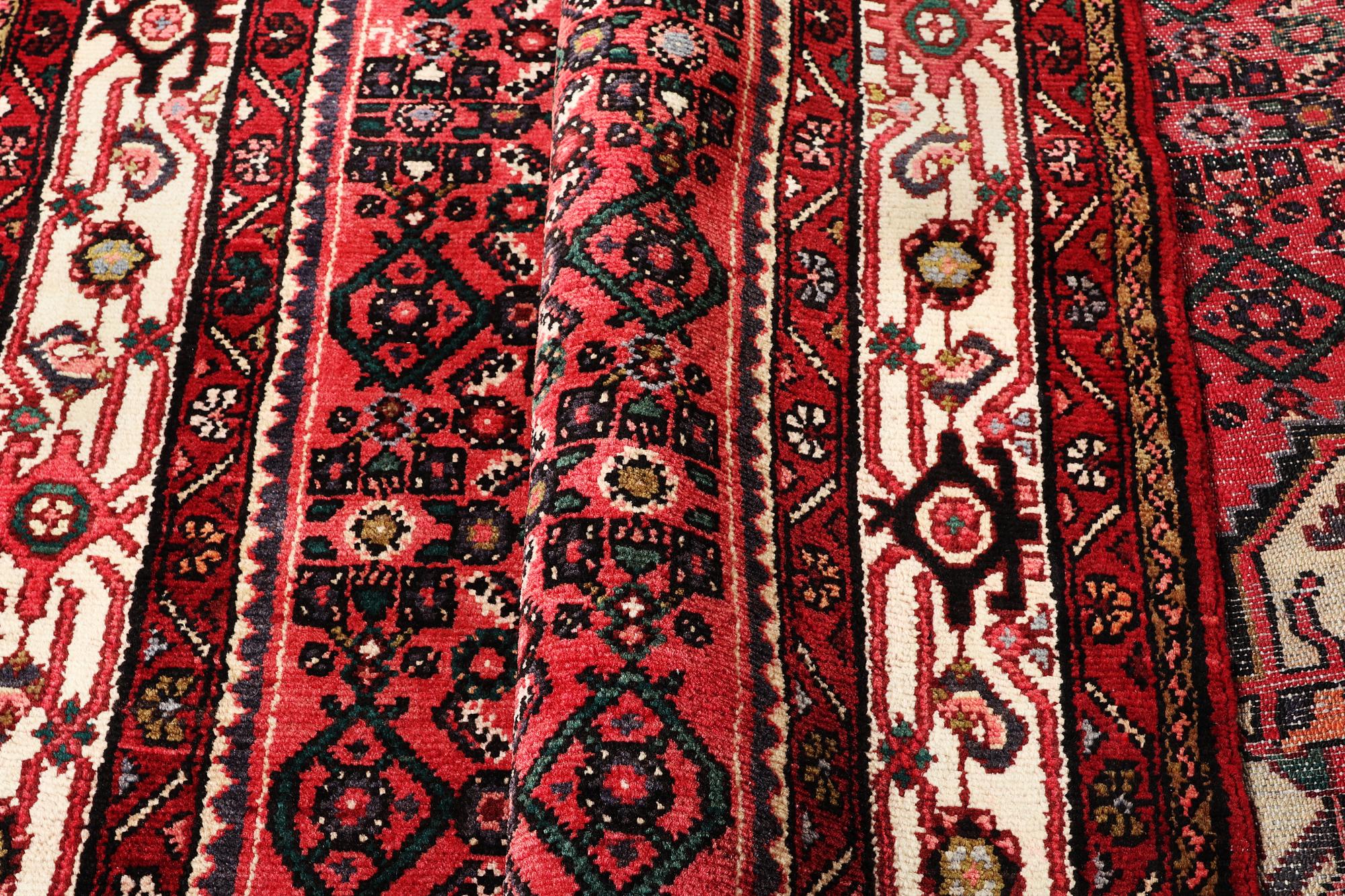 A Hosseinabad carpet, c. 310 x 210 cm.