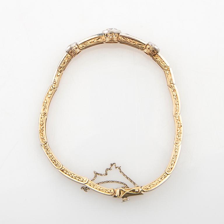 Bracelet 14K gold and platinum with round old-cut diamonds approximately 1.74 ct in total.