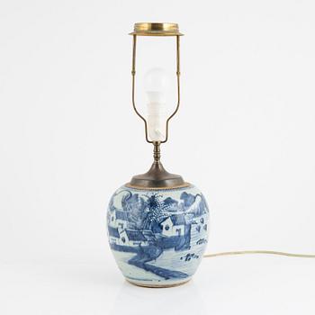 A blue and white porcelain ginger jar/table lamp, China, Qingdynasty, 19th century.
