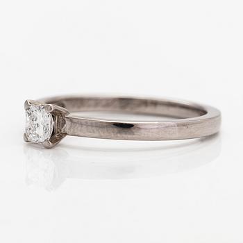 An 18K white gold ring with a princess-cut diamond ca. 0.39 ct. Finland 2009.