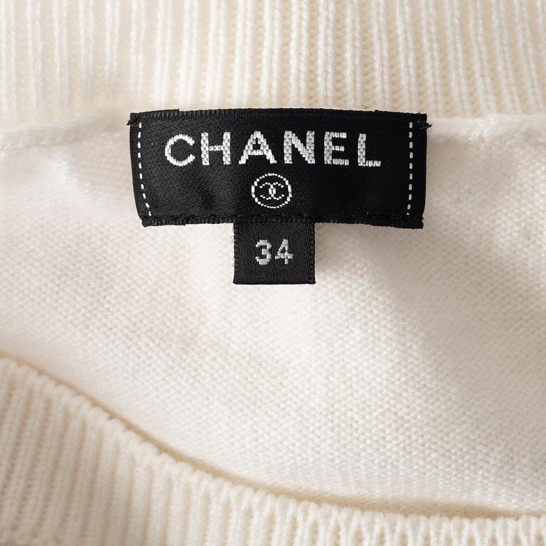 Chanel, a knitted cashmere sweatshirt, french size 34.