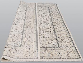 Matta, Nain part silk s.k 9LAA, ca 307 x 198 cm.