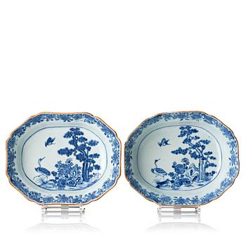 1041. A set of two blue and white salad dishes, Qing dynasty, Qianlong (1736-95).