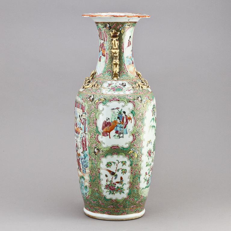 GOLVURNOR, ett par, porslin, Kina, 1800-tal.