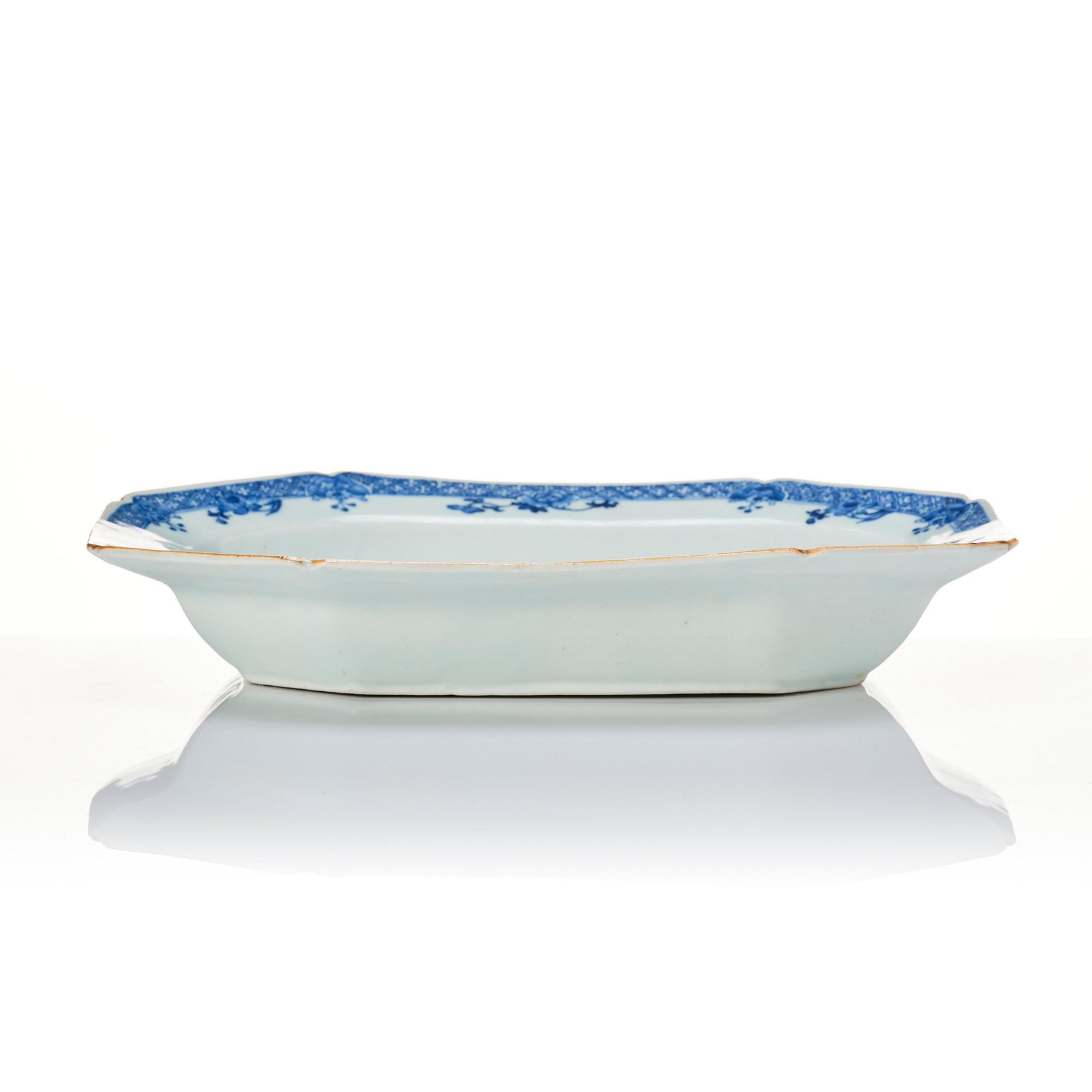 A blue and white tureen dish, Qing dynasty, Qianlong (1736-95).