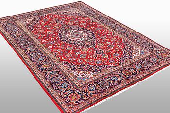 A carpet, Kashan, ca 354 x 251 cm.
