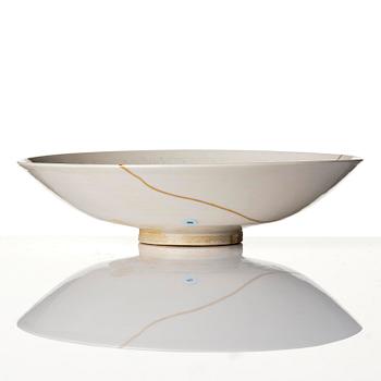 Skålar två stycken, vitglaserade samt kanna med lock, keramik, 1600-/1700-tal.