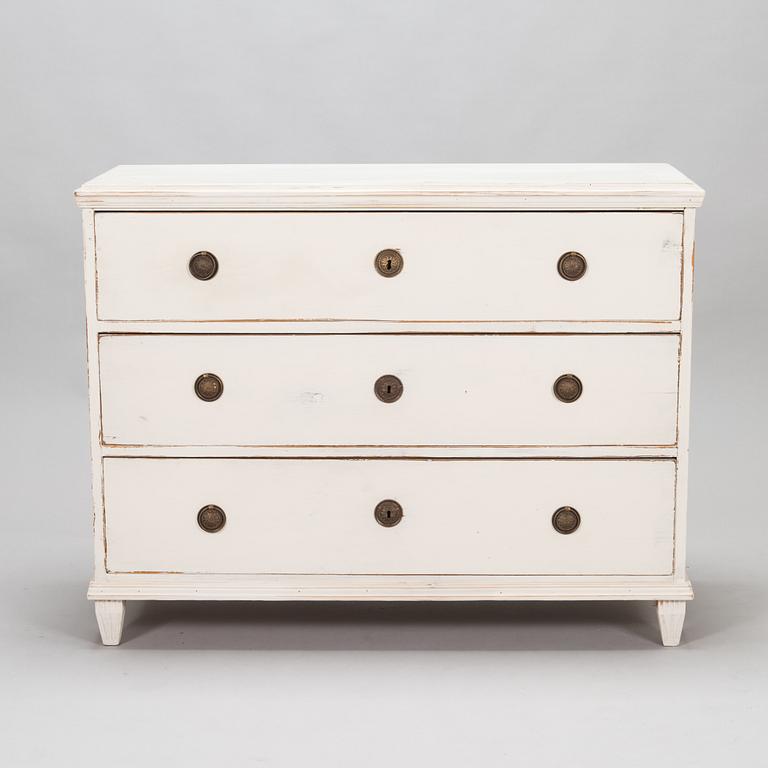 An early 19th-century chest of drawers.