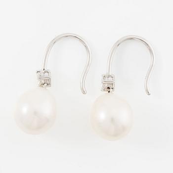 Earrings, 18K white gold with oval cultured pearls and brilliant-cut diamonds.